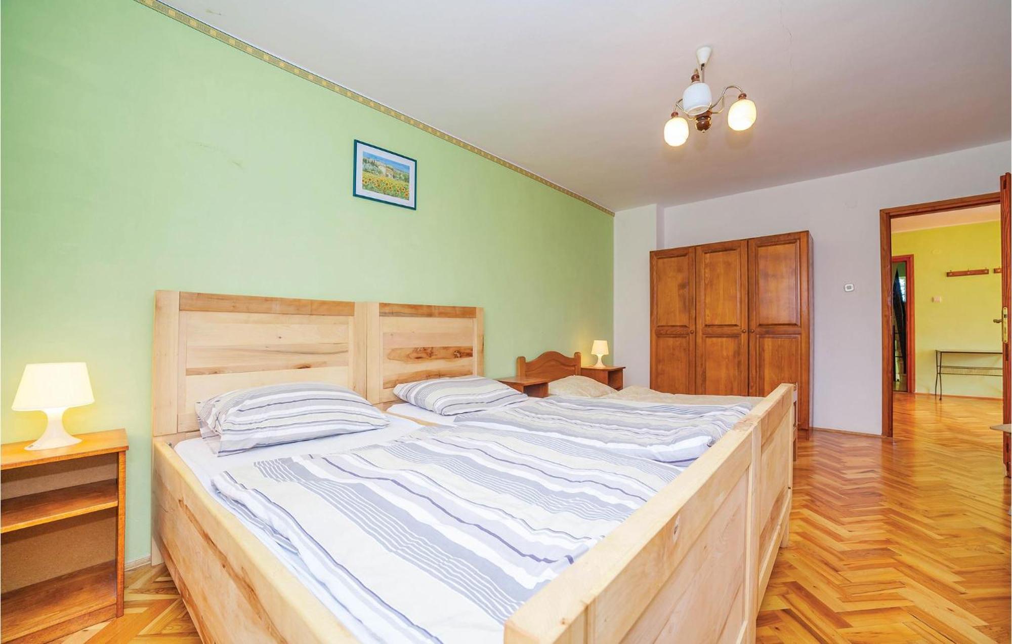 7 Bedroom Pet Friendly Home In Crni Kal Crni Kal  Eksteriør bilde
