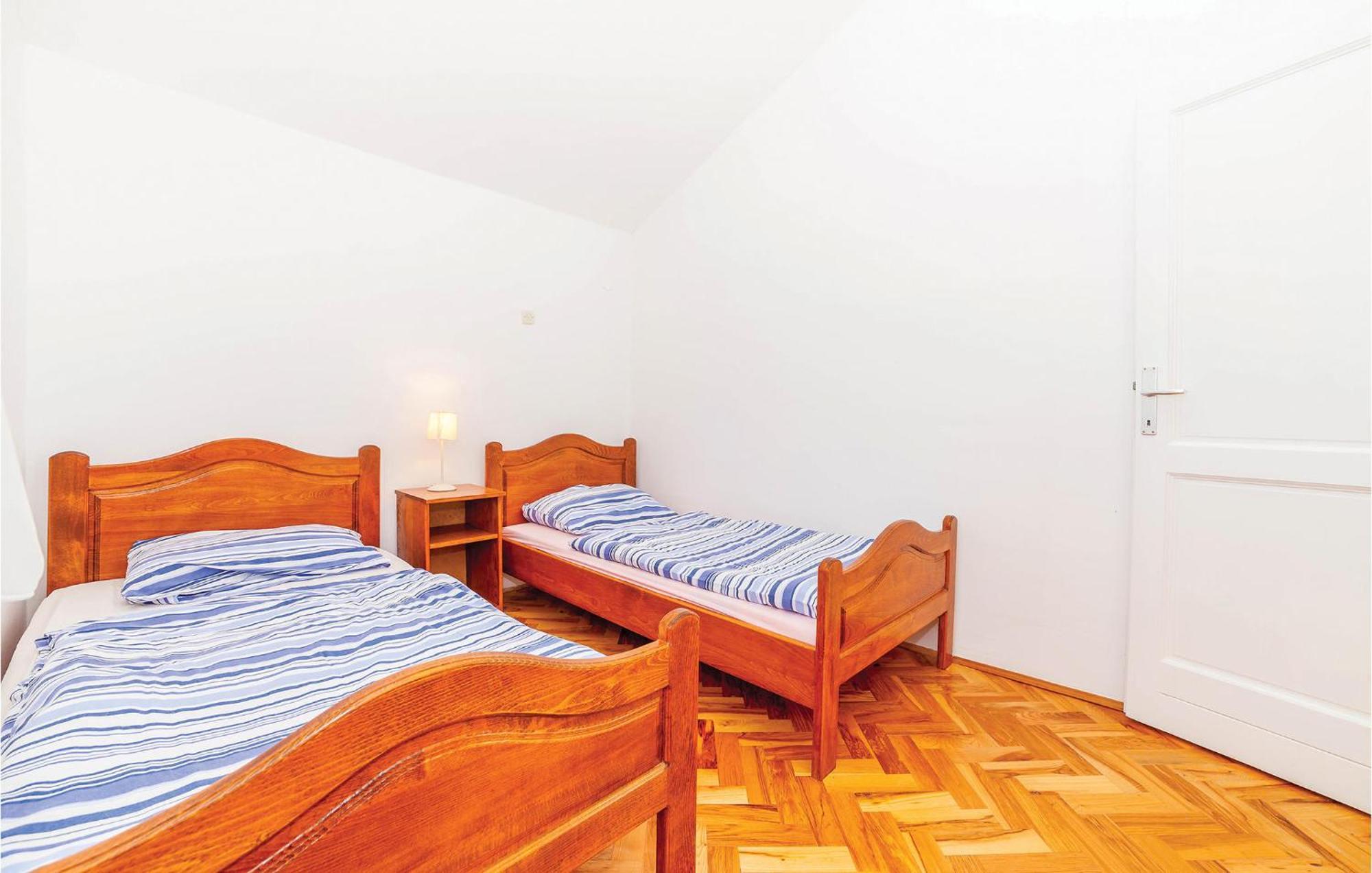 7 Bedroom Pet Friendly Home In Crni Kal Crni Kal  Eksteriør bilde
