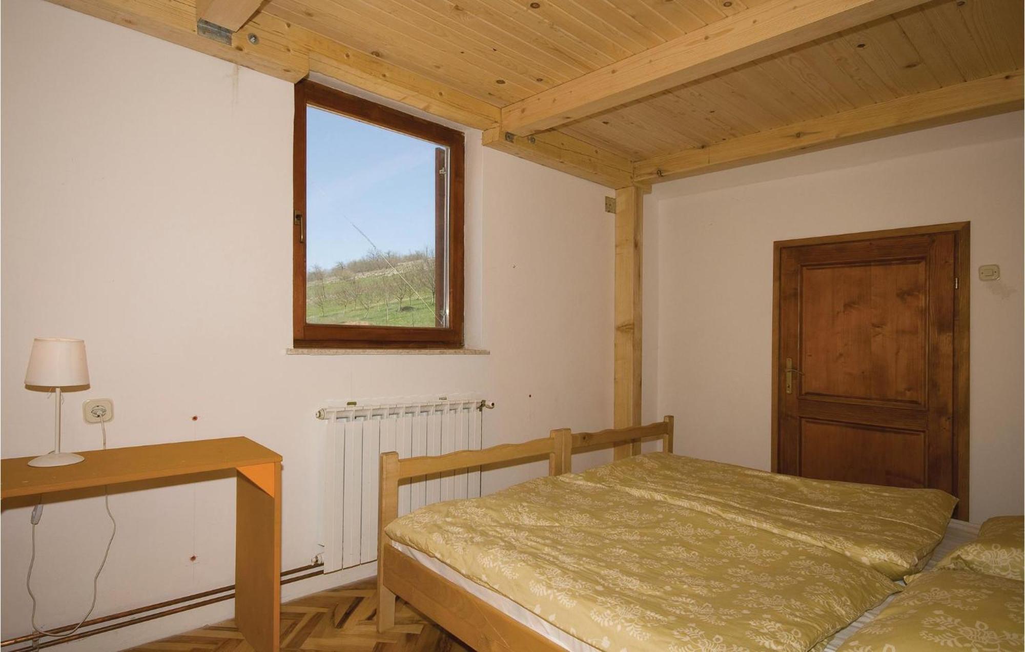 7 Bedroom Pet Friendly Home In Crni Kal Crni Kal  Eksteriør bilde