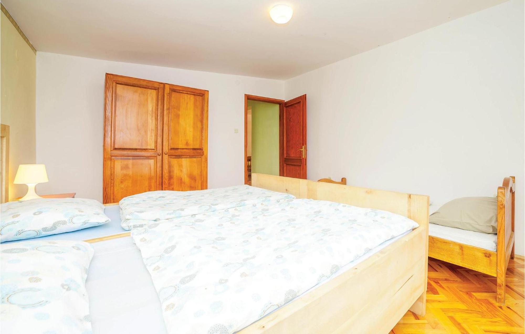 7 Bedroom Pet Friendly Home In Crni Kal Crni Kal  Eksteriør bilde